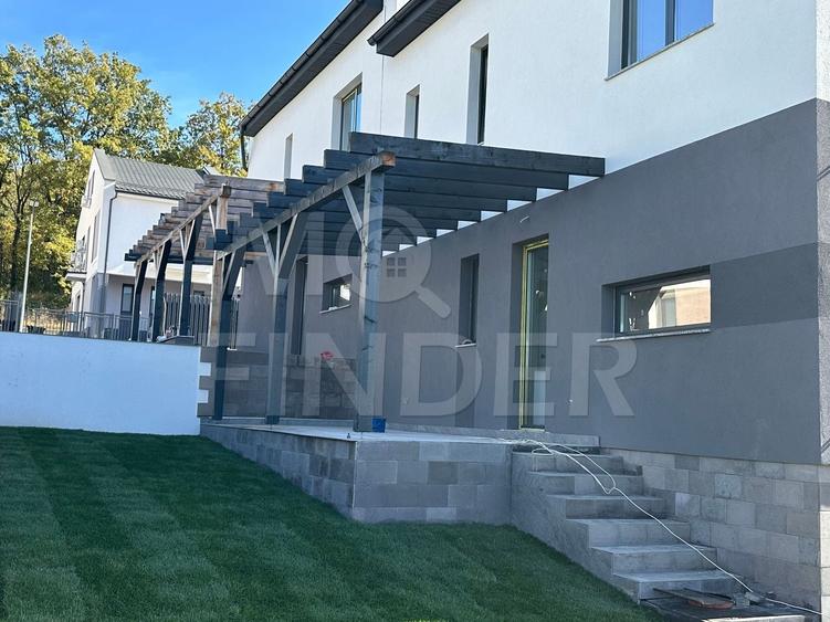 Duplex cu 4 camere cu Canalizare în Iris
