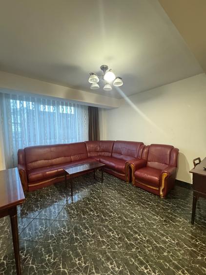 Apartament cu 3 camere semidecomandat în Central