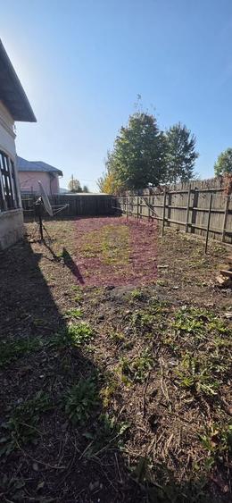 Casă individuală cu 4 camere cu Teren 736 Mp în Est