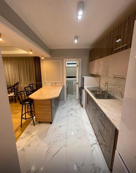 Apartament cu 3 camere decomandat în Faleza Nord