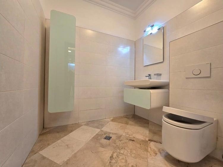Spațiu comercial, de 81 mp, în P-ța Romană