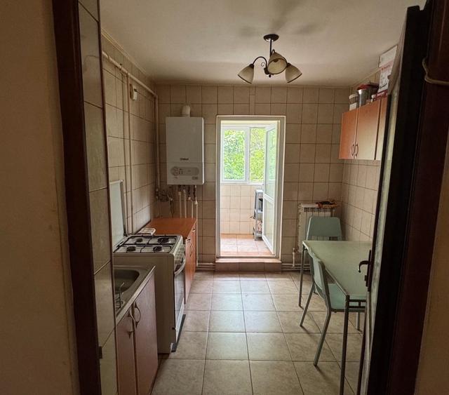 Apartament cu 3 camere decomandat, mobilat în Basarabia