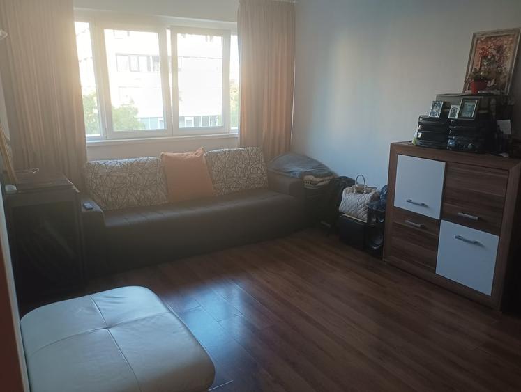 Apartament cu 3 camere decomandat în Iancului