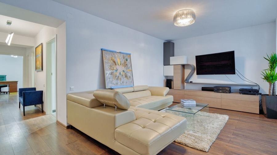 Apartament cu 4 camere decomandat, mobilat în Centrul Civic