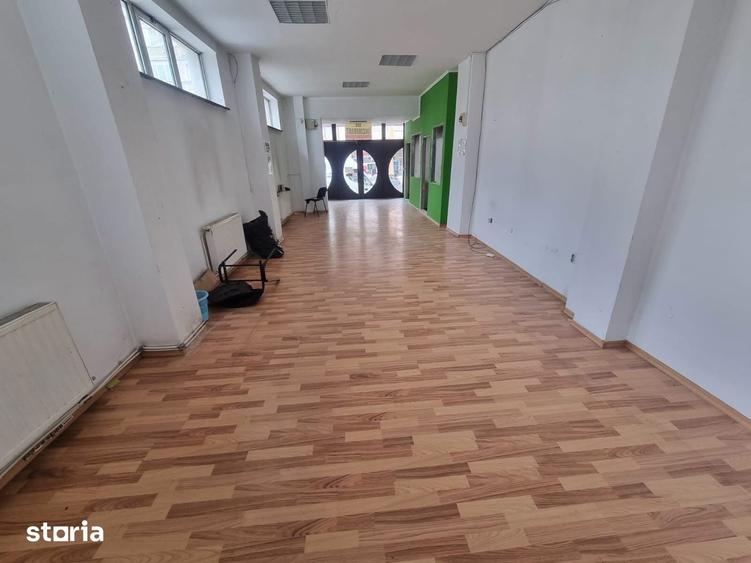 Spațiu comercial, de 70 mp, în Piața Centrală