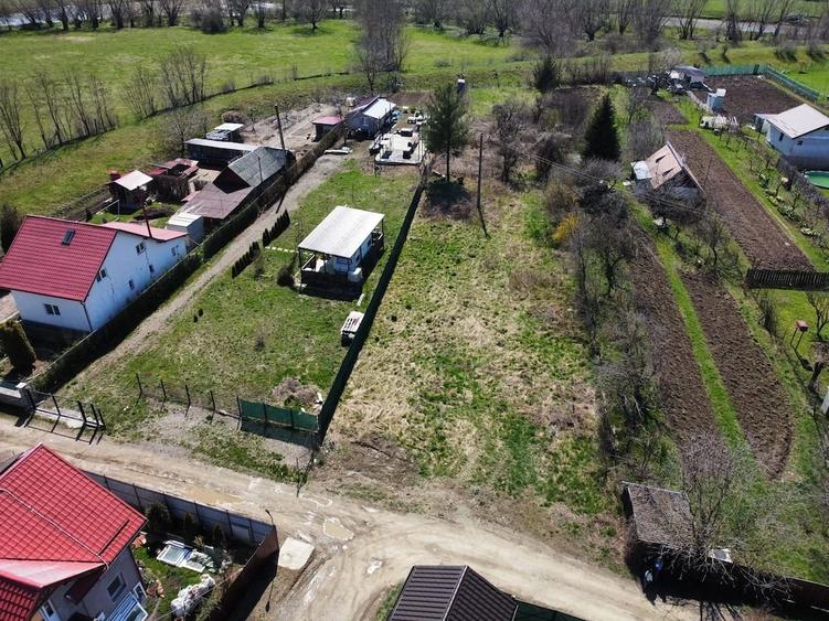 Teren de 1700 mp, în Podu Oltului