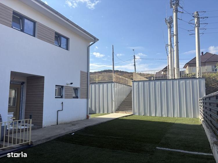 Casă cu 4 camere în Baciu