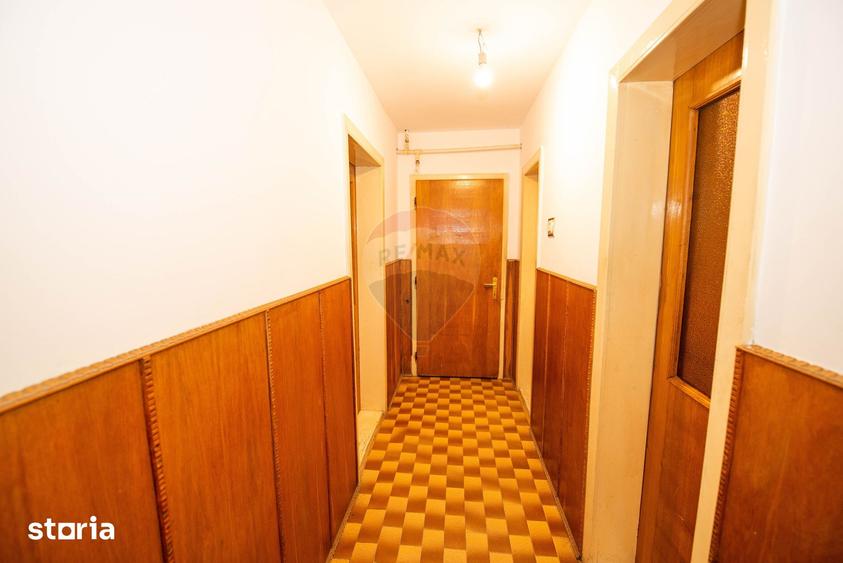 Casă cu 7 camere cu Teren 200 Mp în Central