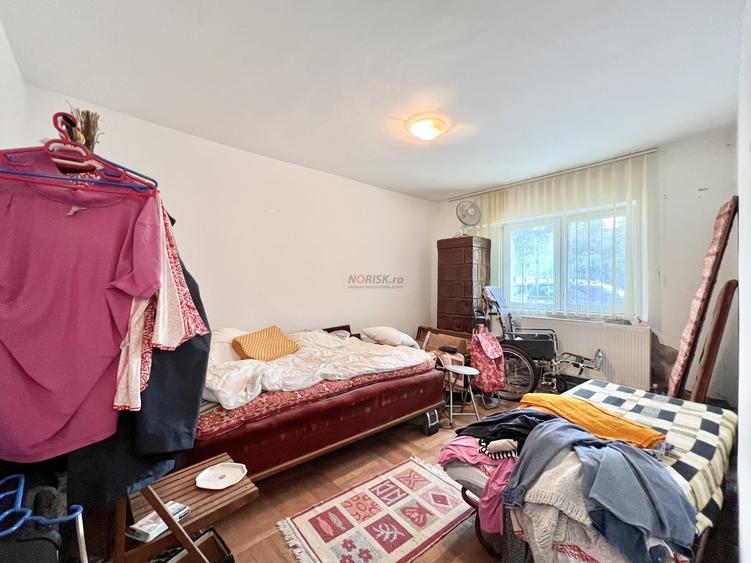 Apartament cu 3 camere decomandat în Pucioasa