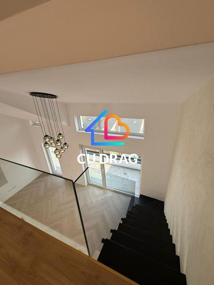 Penthouse cu 3 camere decomandat în Cristian
