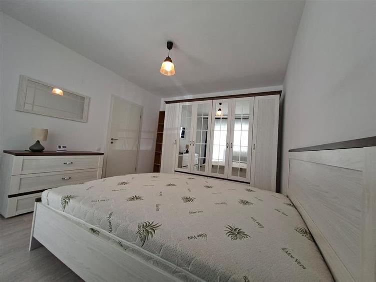 Apartament cu 3 camere decomandat, mobilat în Exterior Sud