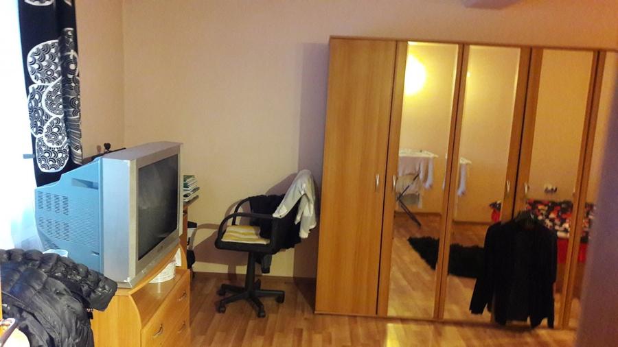Apartament cu 5 camere semidecomandat, mobilat în Central
