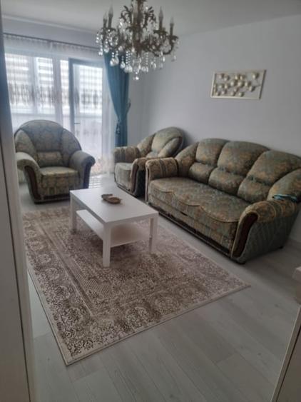 Apartament cu 3 camere decomandat, mobilat în Sud