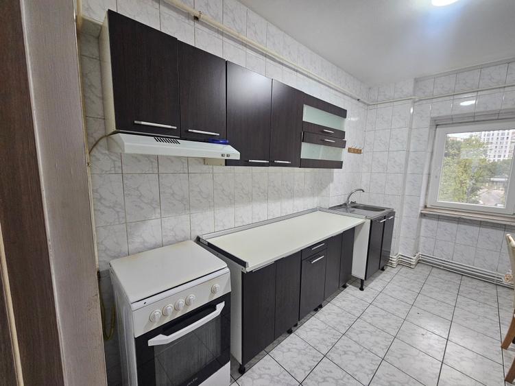 Apartament cu 3 camere decomandat, mobilat în Păcurari
