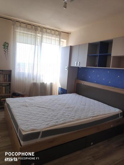 Apartament cu 3 camere decomandat în Ghiroda