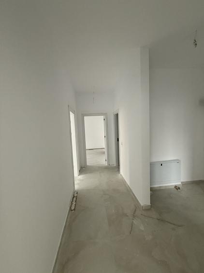 Apartament cu 3 camere semidecomandat în Theodor Pallady