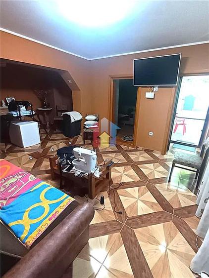 Casă cu 4 camere cu Teren 443 Mp în Cazasu