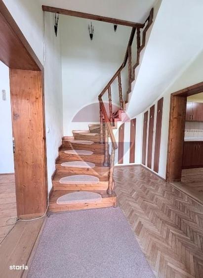 Casă cu 3 camere în Piața Cluj
