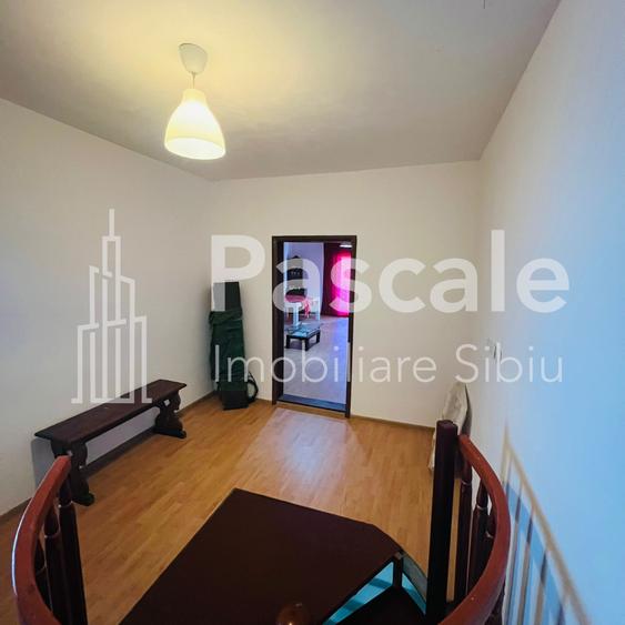 Casă individuală cu 8 camere cu Teren 1126 Mp în Tâmna