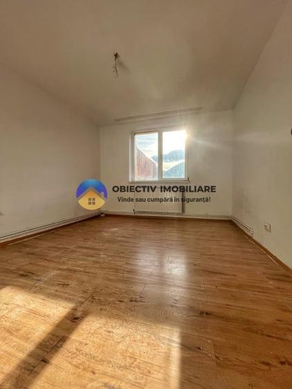 Apartament cu 3 camere semidecomandat în Mărăței
