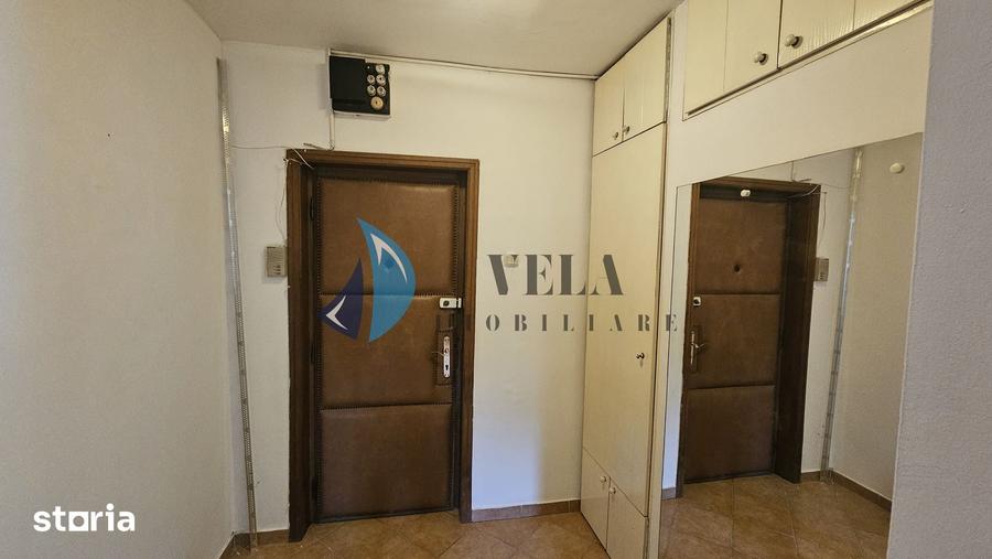 Apartament cu 3 camere decomandat în Cornișa