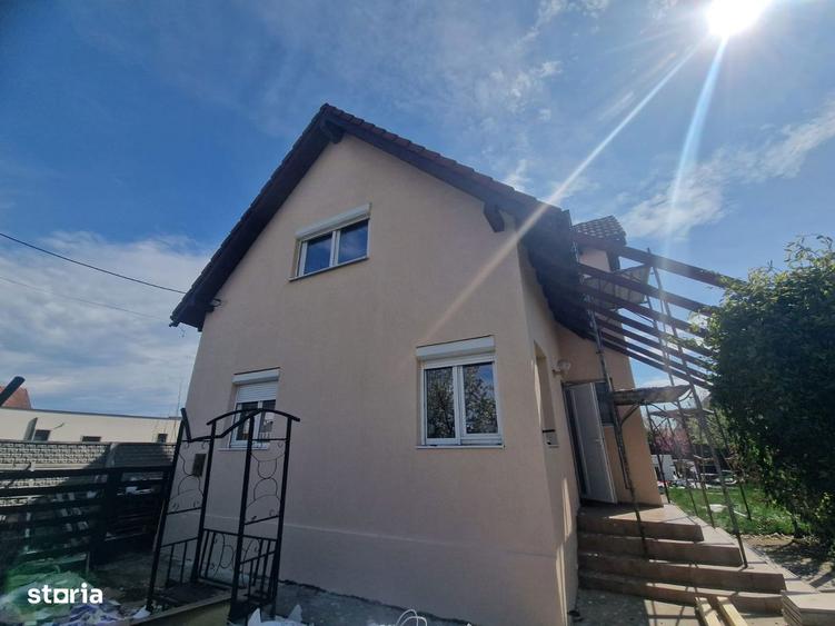 Casă cu 5 camere cu Teren 630 Mp în Dumbrăvița