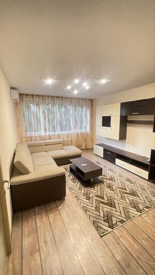 Apartament cu 3 camere decomandat în Exterior Vest