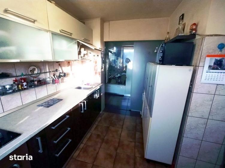 Apartament cu 3 camere semidecomandat, mobilat în Titan