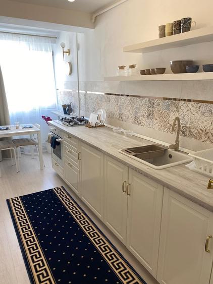 Apartament cu 4 camere decomandat în Central