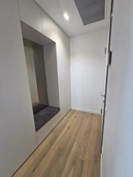 Apartament cu 3 camere semidecomandat în Floreasca