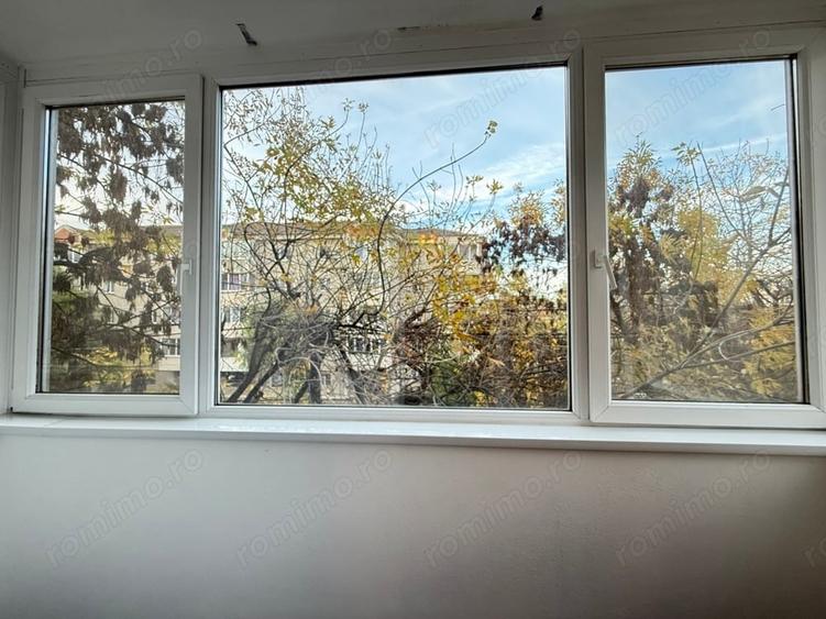 Apartament cu 3 camere decomandat în Girocului