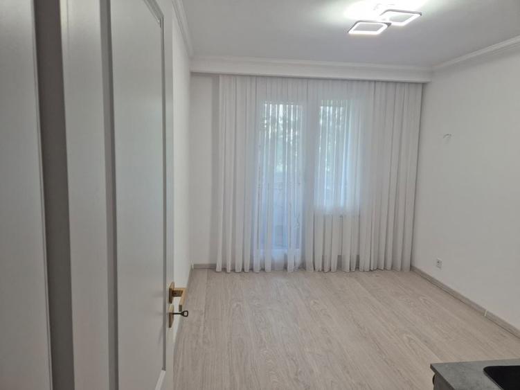 Apartament cu 4 camere decomandat în Rogerius