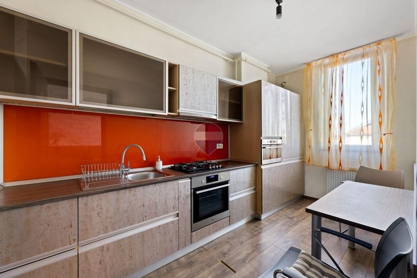 Apartament cu 3 camere decomandat, mobilat în Podgoria