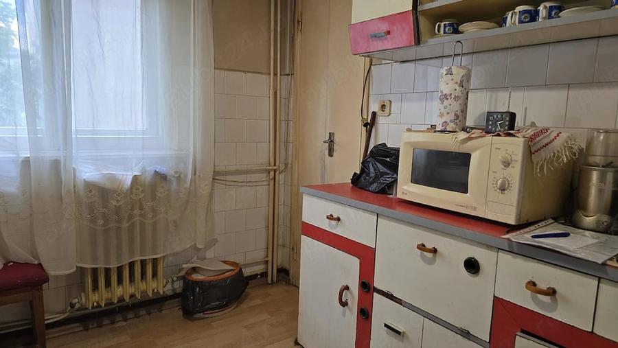 Apartament cu 3 camere decomandat în Progresul