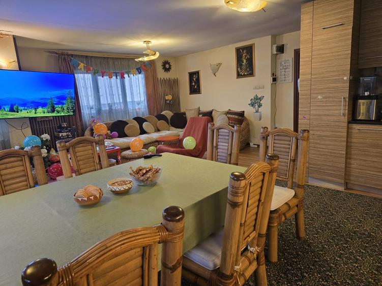 Casă cu 9 camere cu Canalizare în Apărătorii Patriei