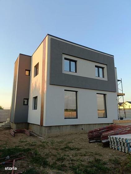 Casă cu 4 camere în Balotești