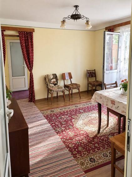 Apartament cu 3 camere, finisat, mobilat si utilat, cu geam la baie si balcon, zona Flora - 5