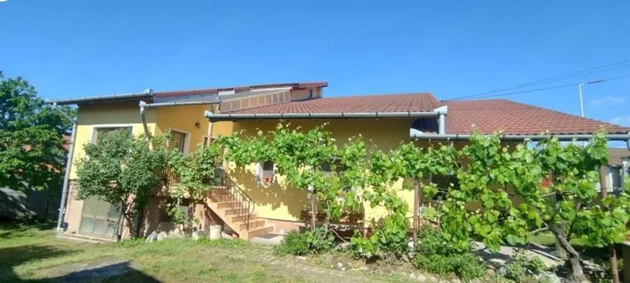 Casă individuală cu 3 camere cu Canalizare în Central