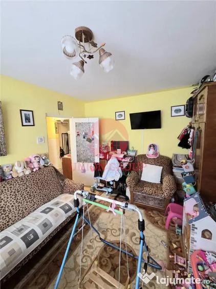 Apartament cu 3 camere decomandat în Est
