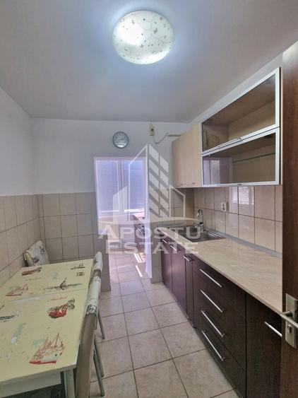 Apartament cu 3 camere decomandat, mobilat în Lipovei