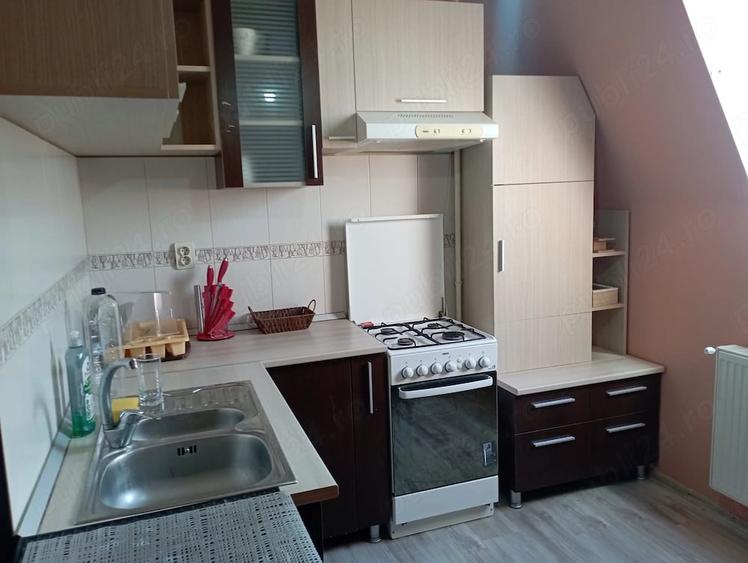 Apartament cu 3 camere semidecomandat în Central