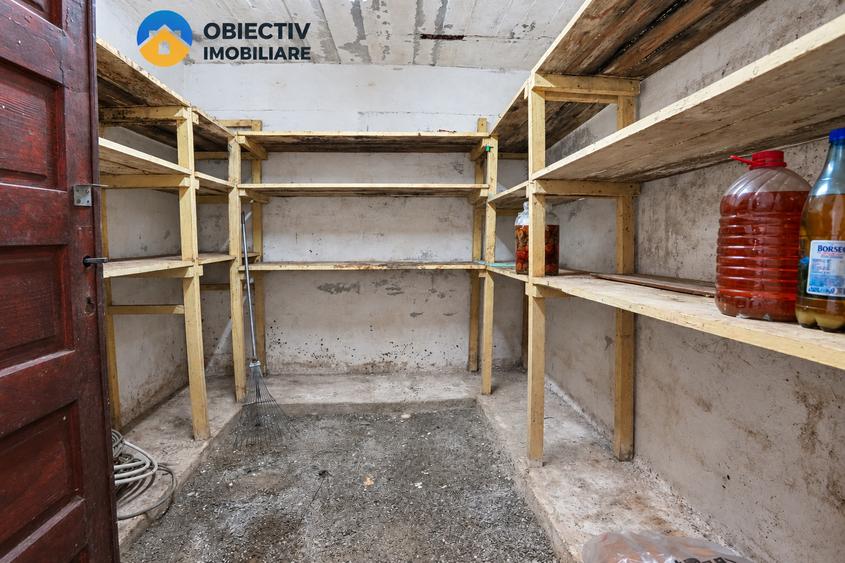 Casă individuală cu 7 camere cu Canalizare în Sărata