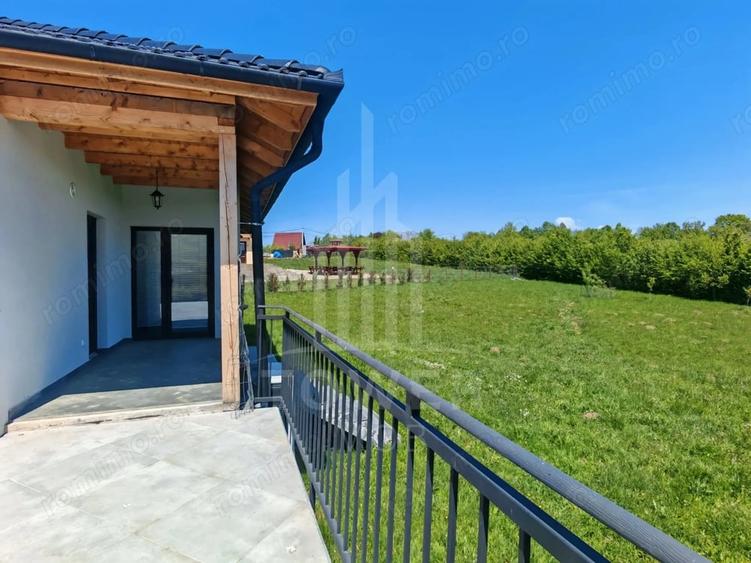 Casă cu 2 camere cu Teren 3282 Mp în Sadu
