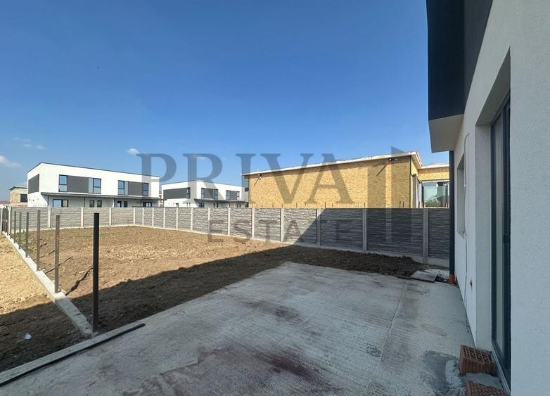 Duplex cu 4 camere cu Canalizare în Dumbrăvița