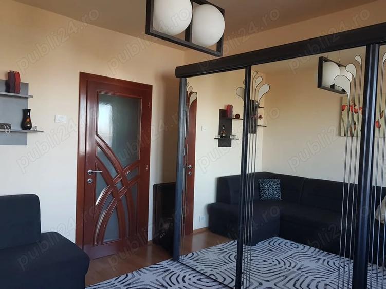 Apartament cu 3 camere decomandat în Tipografilor