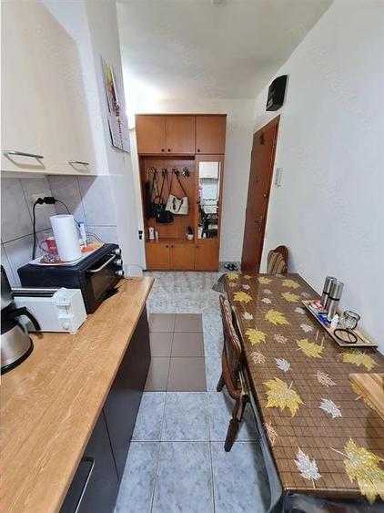 Garsonieră decomandată, mobilată în Lipovei