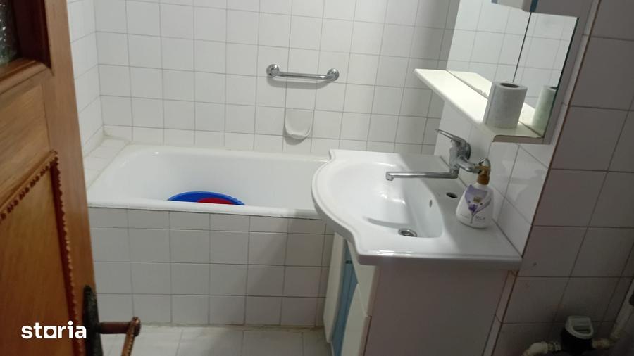 Apartament cu 3 camere decomandat în Intim