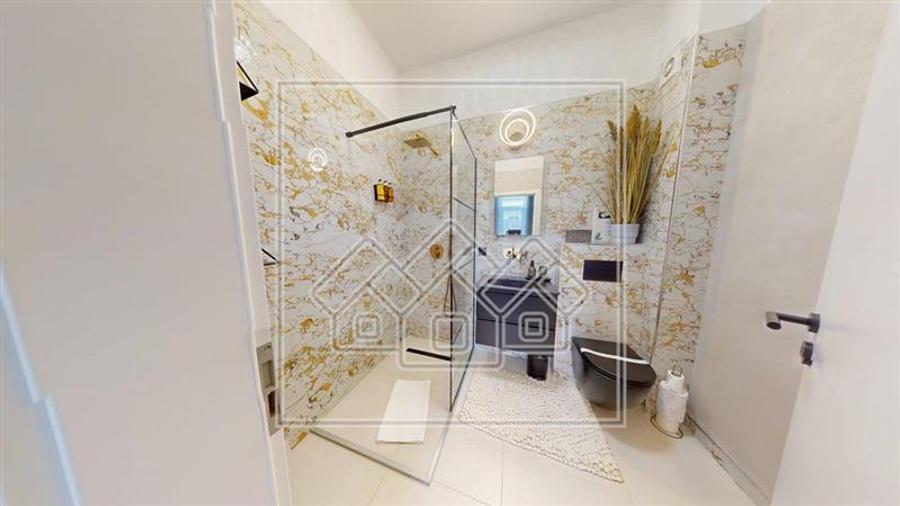 Penthouse cu 3 camere decomandat în Lazaret
