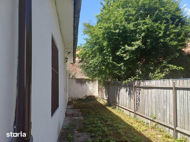 Casă cu 2 camere cu Teren 20 Mp în Central