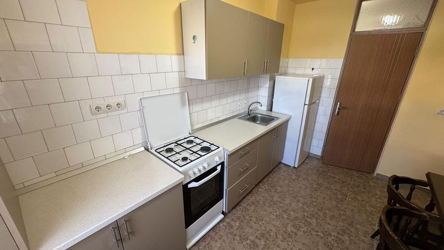 Apartament cu 3 camere decomandat, mobilat în Ștrand